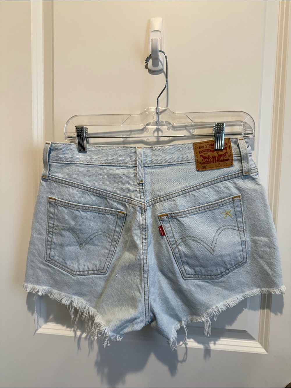 Levi’s 501 Cutoff Shorts Light Wash Embroidered Flowers High Rise Size 32 - Picture 3 of 3